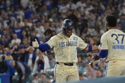The Dodgers' magic number drops when they beat the Giants. When can I do La Clinch nl West?