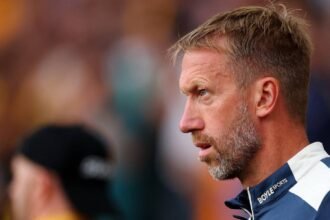 The manager, waiting for his manager to join West Ham as Graham Potter, was given a bag timeline