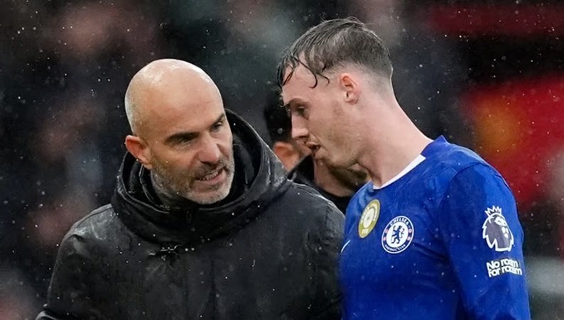 Chelsea boss Enzo Maresca believes Cole Palmer doesn't need surgery after being injured in Manchester United's defeat (video)