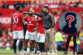 Ruben Amorim gives instructions to his Manchester United players