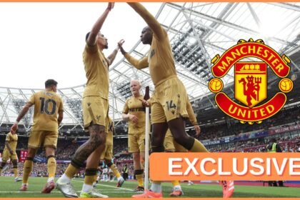 Jean-Philippe Mateta celebrates with his Crystal Palace teammates