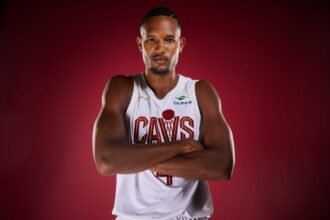 Carmelo Anthony talks to Lonzo Ball and Evan Mobley on how to become 'dangerous' and 'unstoppable' for Cavaliers