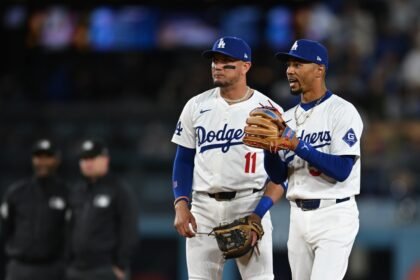 Dodgers' Dave Roberts says Mookie Betts and Miguel Rojas deserve Gold Gloves