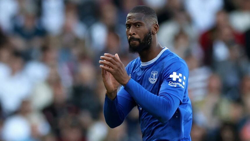 Everton have 'threat' on loan who could replace Beto