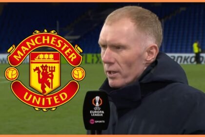 Paul Scholes speaks into a TNT Sports microphone next to Manchester United club crest.