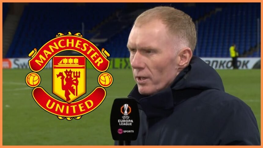 Paul Scholes speaks into a TNT Sports microphone next to Manchester United club crest.
