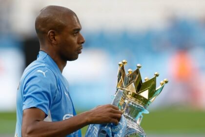 Man City have 'one of the best players in the world' Fernandinho 2.0
