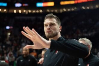 Portland Trail Blazers interim head coach Tiago Splitter called his team a play during their game against the Golden State Warriors.