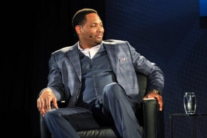 Robert Horry will build a team among Shaquille O'Neal, Hakeem Olajuwon and Tim Duncan